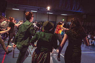 Swingdans med Mildreds swingskola på Kulturkarnevalen 2018 i Mariehamn Foto: Frej Vuori Dansare: Sofia Enros, Daniel Johansson med flera Lindy hop Charleston
