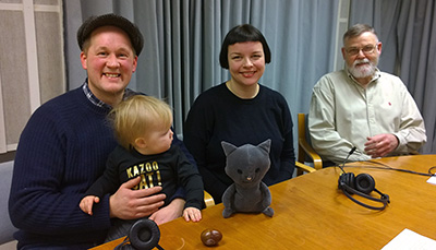 Daniel Johansson, Ilse Enros, Sofia Enros och Börje Lillebror Åhlund från Second Wind Jazz Band intervjuas i Gomorron i Ålands radio 5 januari 2018 Hot Jazz Swing Musik Mariehamn