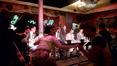Sofia Enros dansar i Chicago på Green Mill med Adrian Fat Babies hot jazz Mildreds swingskola